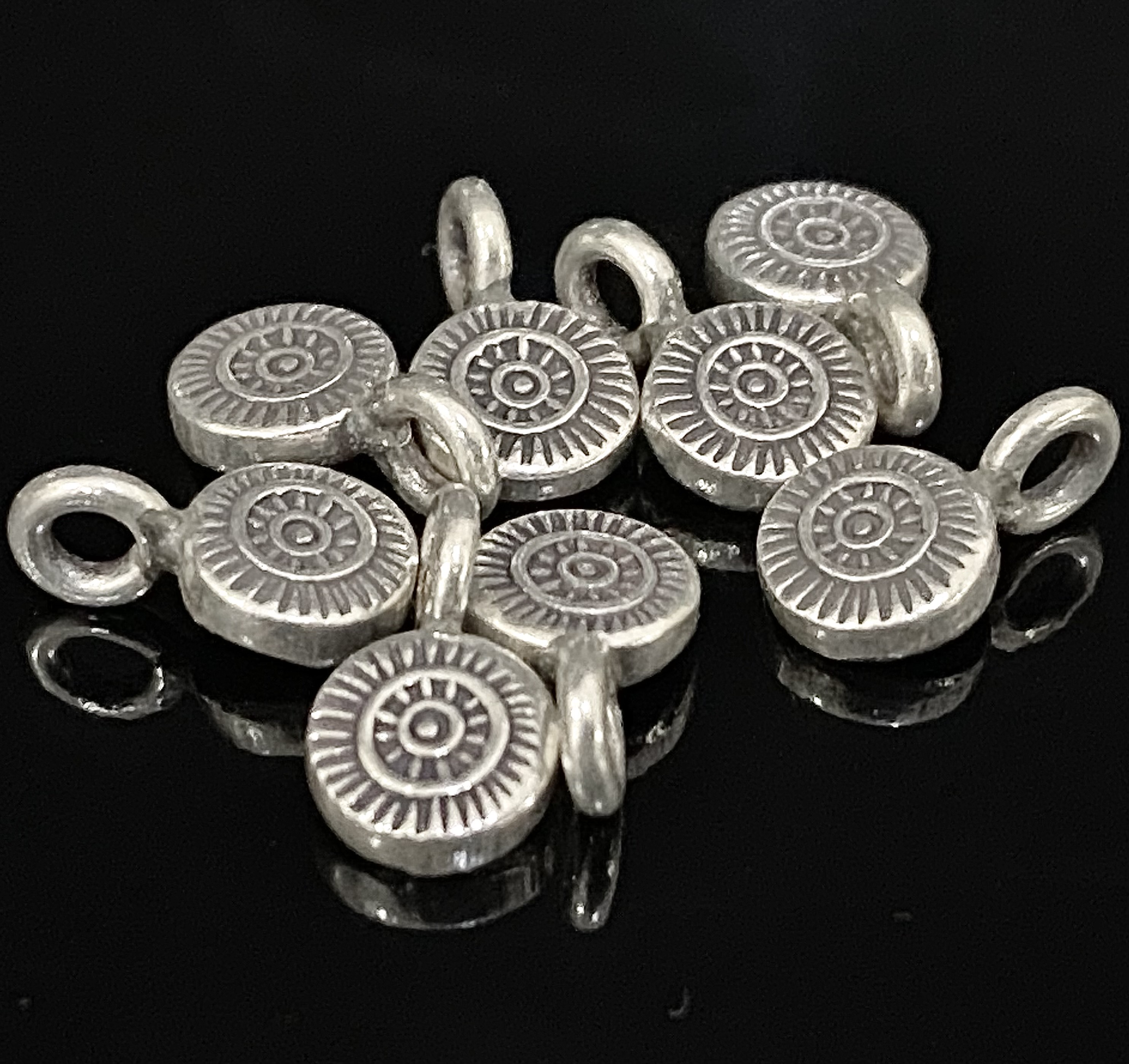 1KH-016 Thai karen hill tribe silver 8 fancy round charms