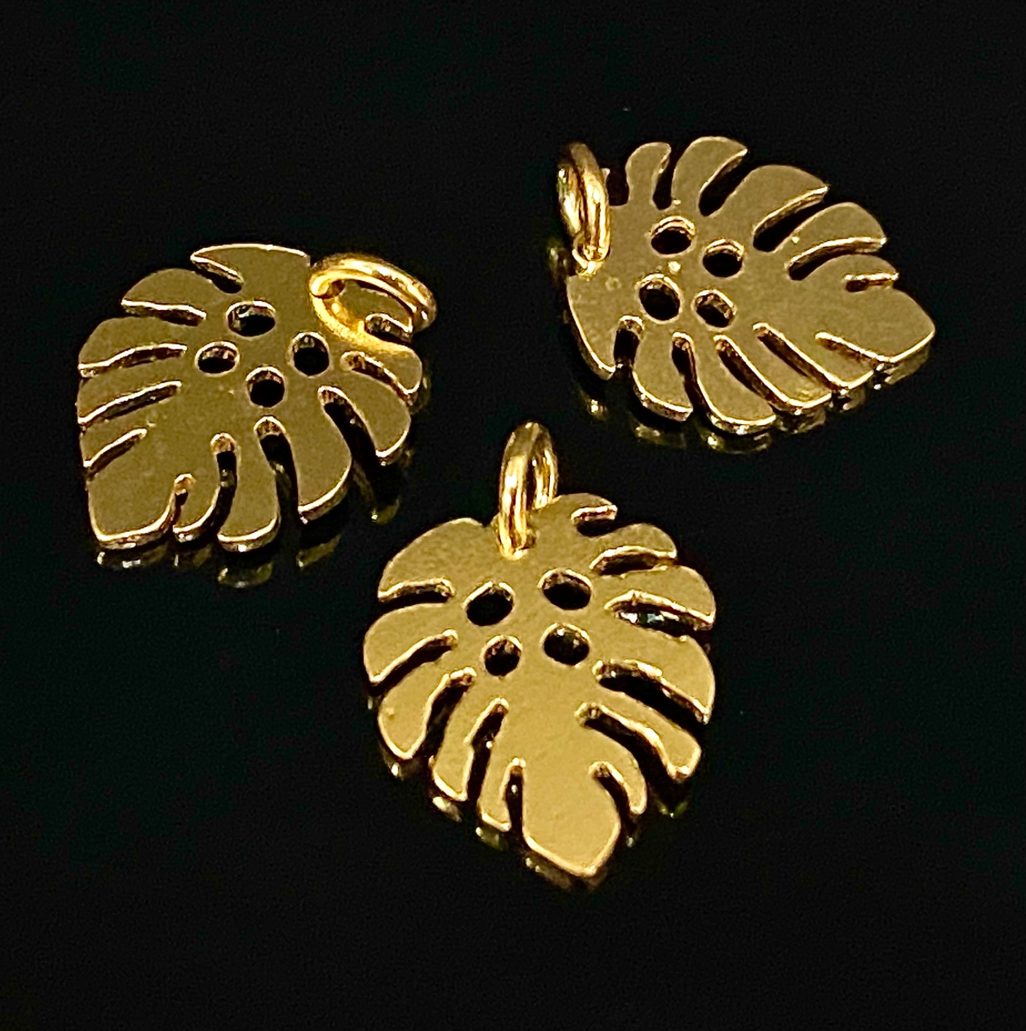 KG-037 thai karen hil tribes silver 6 gold vermeil small Monstera leaf charm