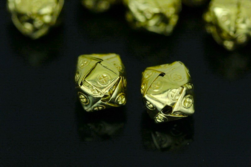 KG-376 Thai karen hill tribe silver 4 gold vermeil square puffy bead