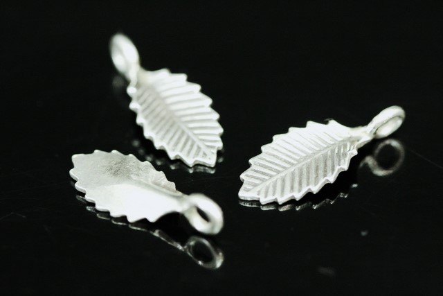  KA-002 thai karen hill tribe handmade silver 4 black & white leaf print charm