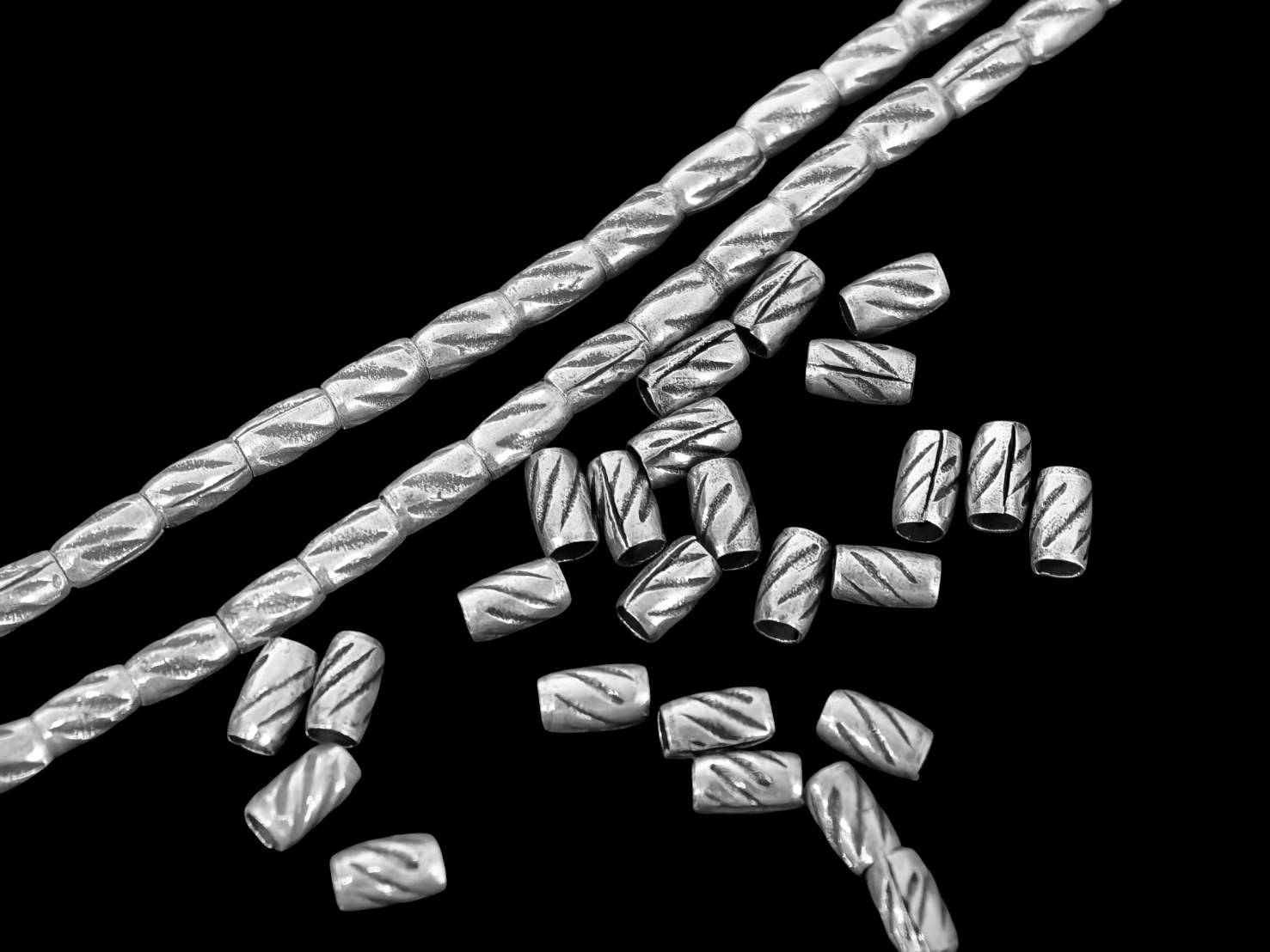 KD-006 Thai karen hill tribe silver 50 scratch tube bead