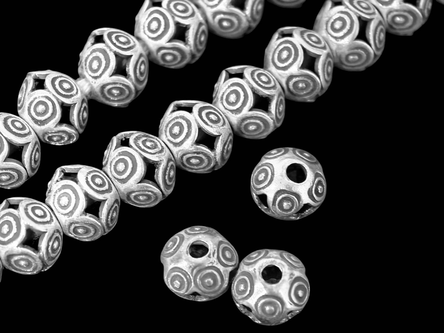 KE-020 thai karen hill tribe silver 8 flower print fancy round bead