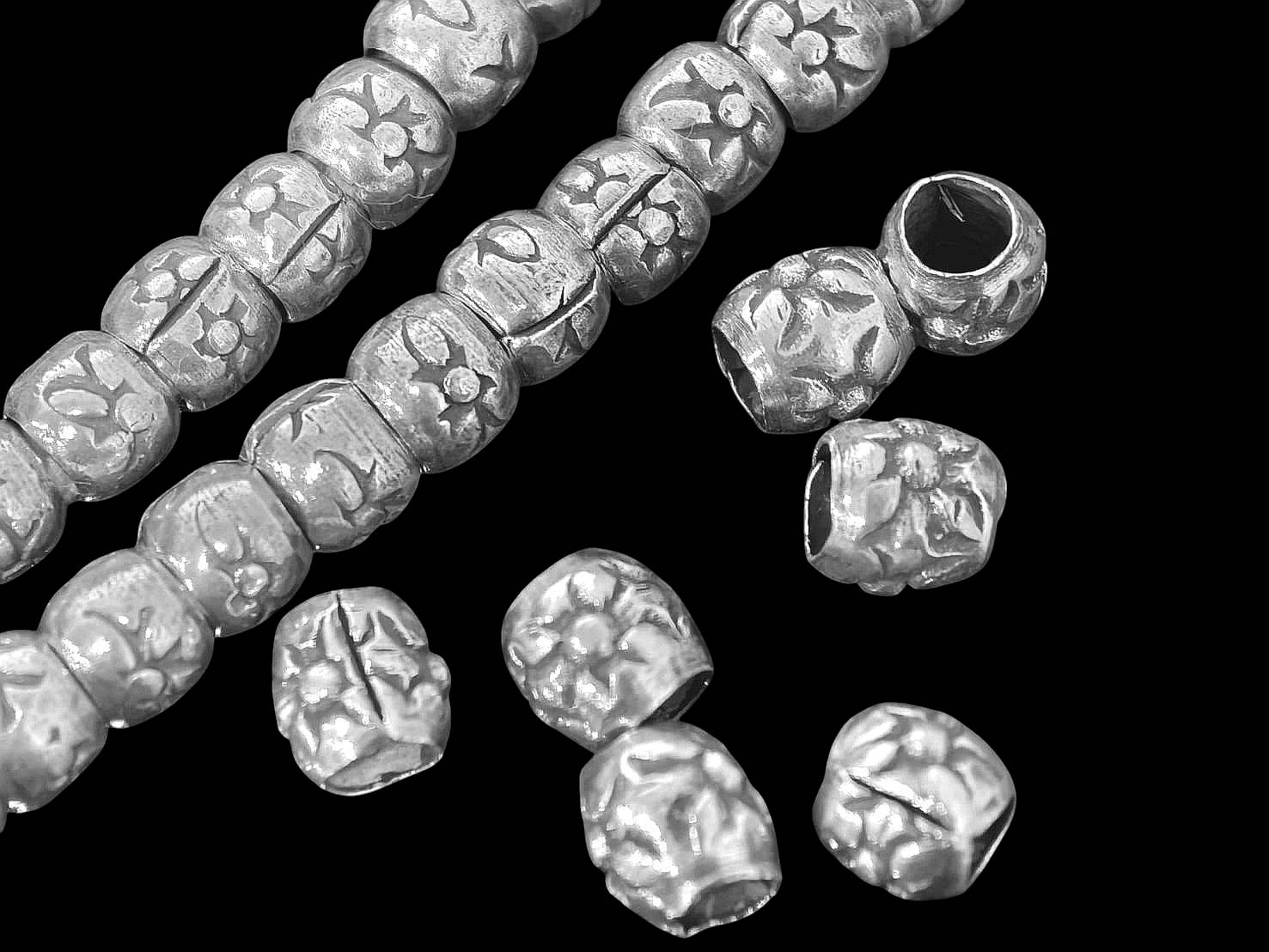 KE-021 thai karen hill tribe silver 8 flower print fancy bead