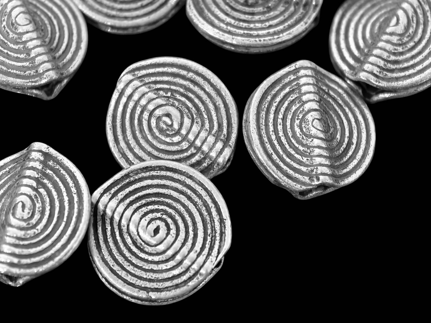 KH-015 Thai karen hill tribe handmade silver 3 small spiral print round disc bead