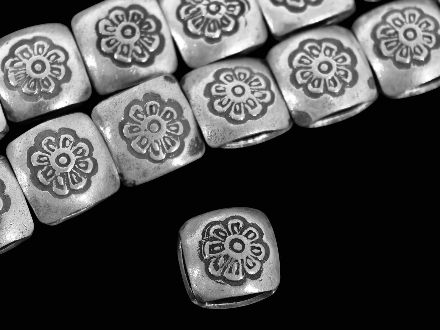 1KH-005 thai karen hill tribe silver 6 flower print square puffy bead