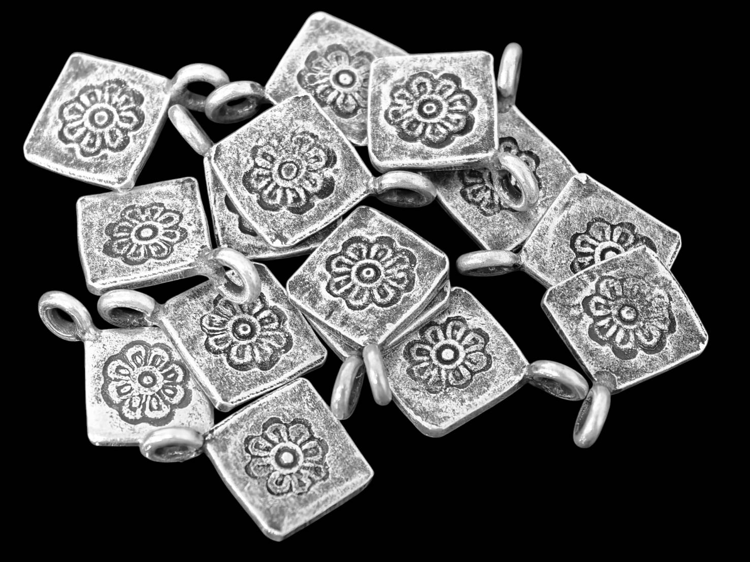 3KH-004 Thai karen hill tribe silver 4 flower print square charm