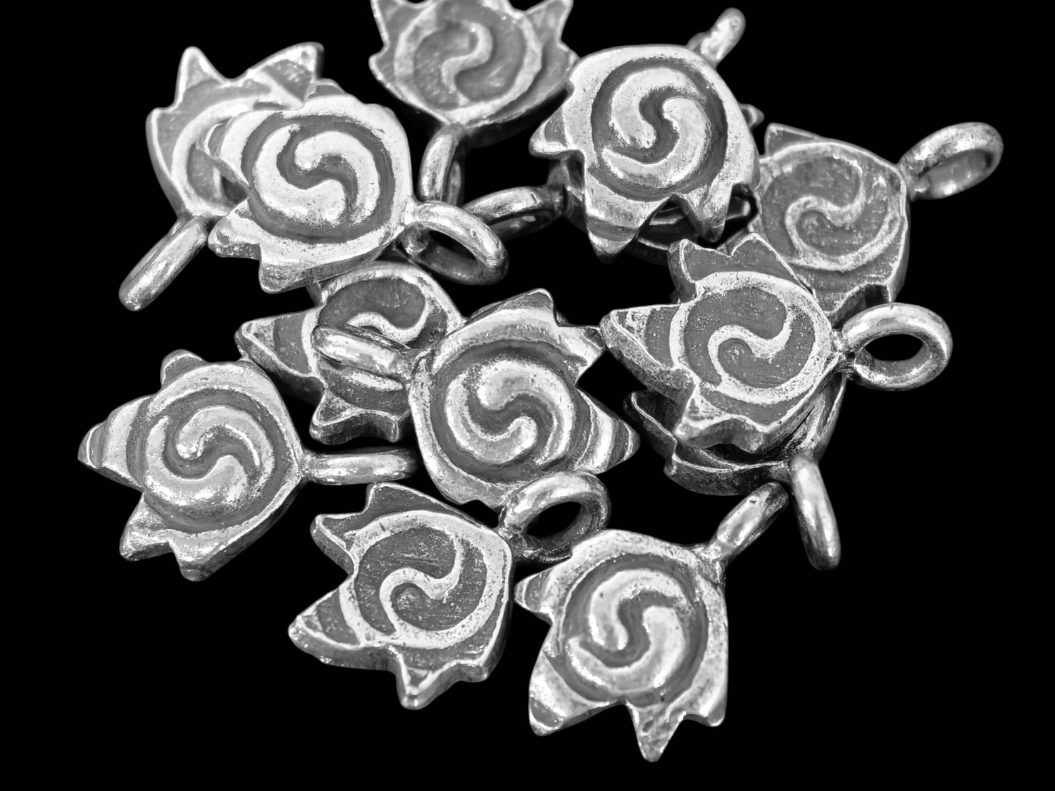 3KH-032 Thai karen hill tribe handmade silver 6 mini wild flower charm