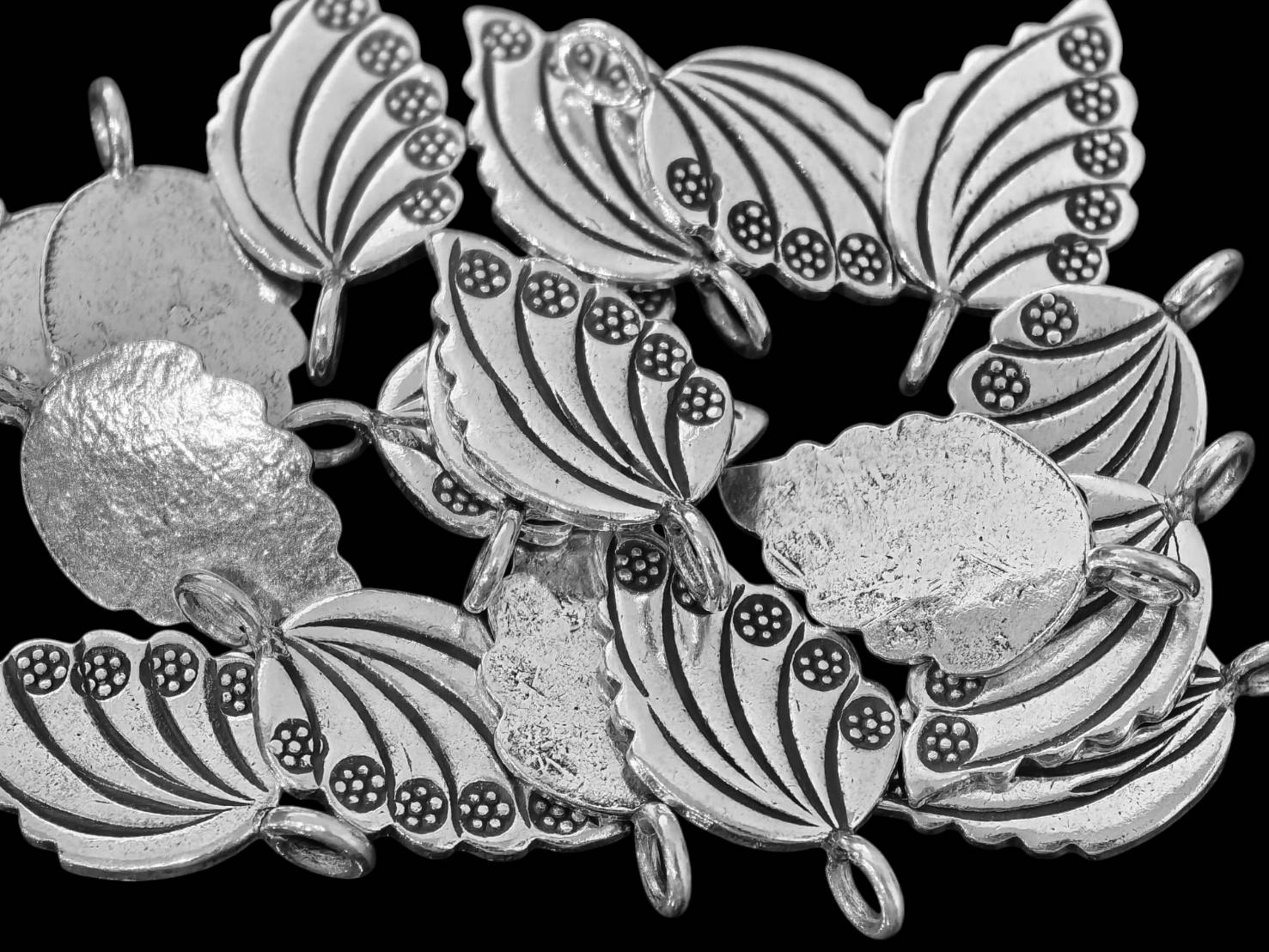 3KH-036 Thai karen hill tribe silver 2 fancy leaf charm