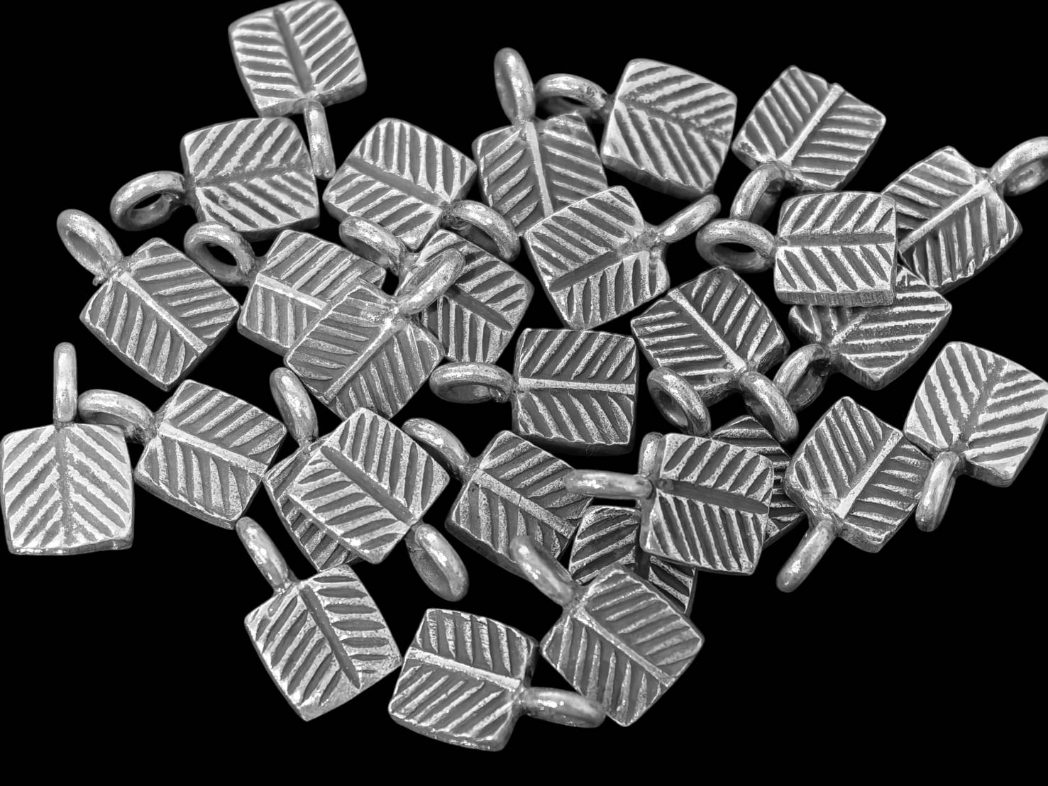 3KH-037 Thai karen hill tribe silver 4 square leaf charm