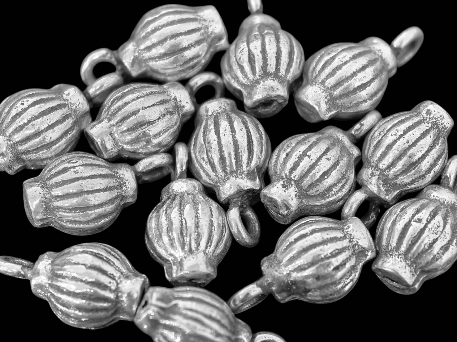 3KH-049 Thai karen hill tribe silver 4 fancy oval puffy charm