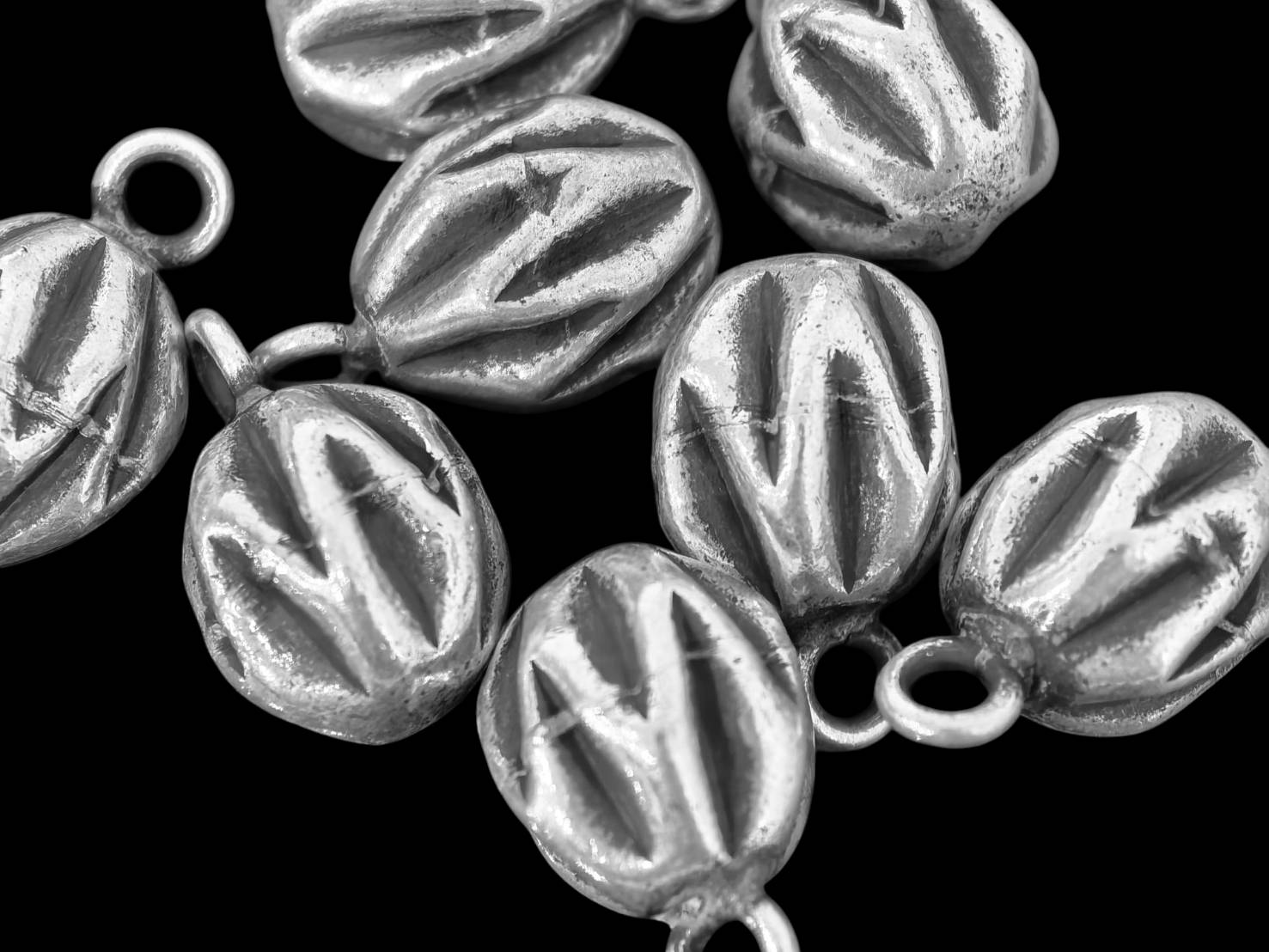 3KH-052 Thai karen hill tribe silver 2 michelia oval shape charm