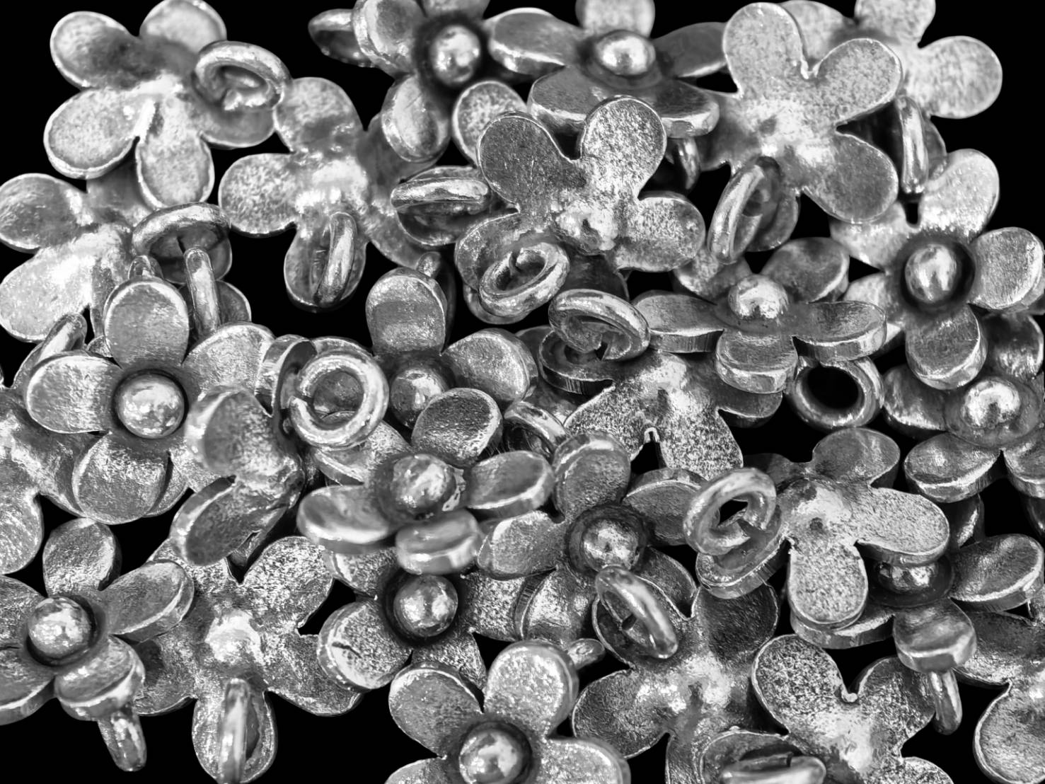 3KH-079 Thai karen hill tribe silver 6 flower charm