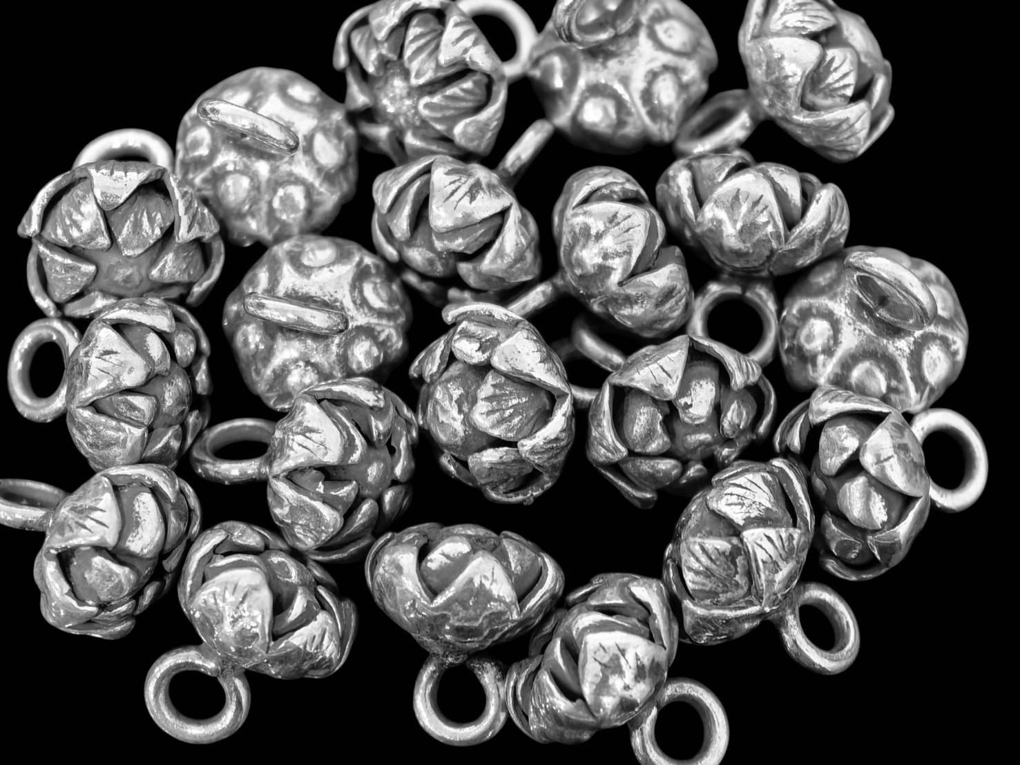 3KH-088 Thai karen hill tribe silver 2 flower charm