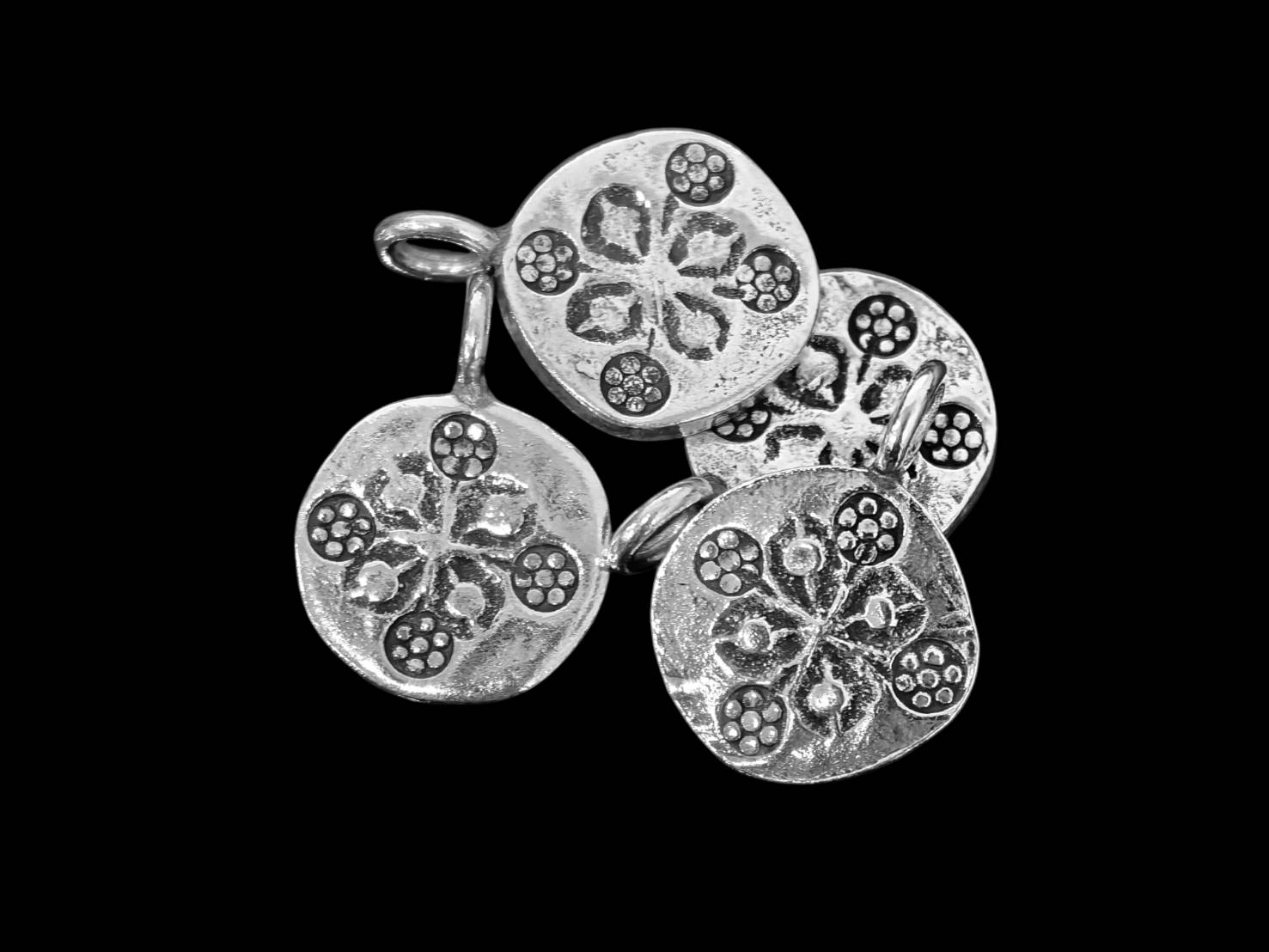 3KH-111 Thai karen hill tribe silver 4 flower print round charm