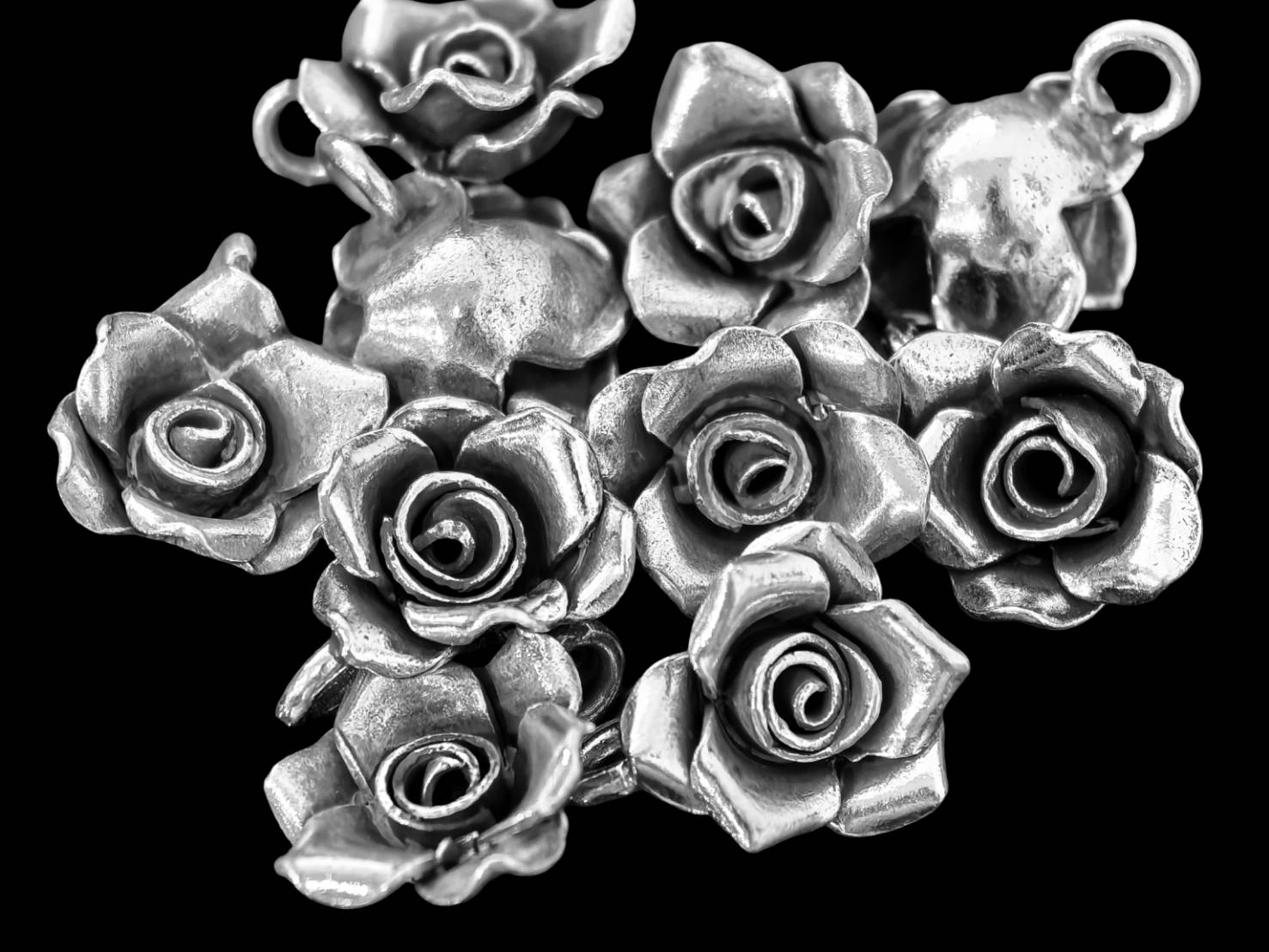 4KH-007 Thai  karen hill tribe handmade silver 3 small rose charm