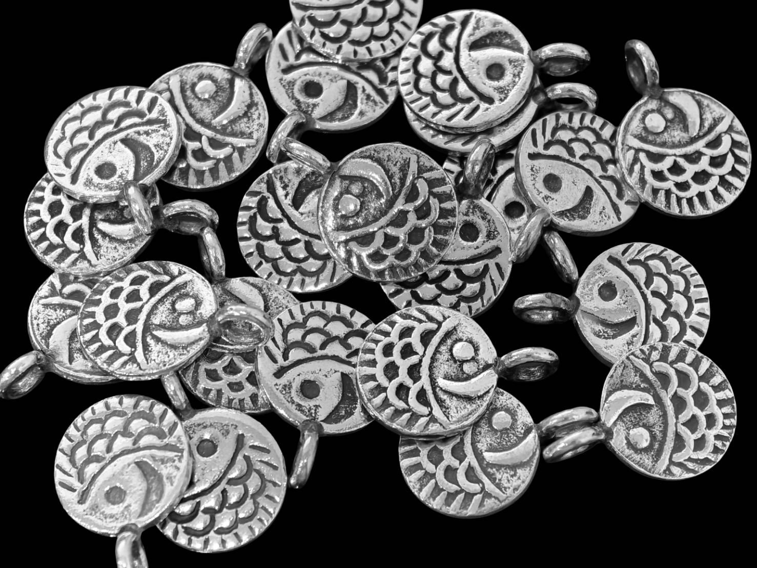4KH-010 thai karen hill tribe handmade silver 4 fish round charm