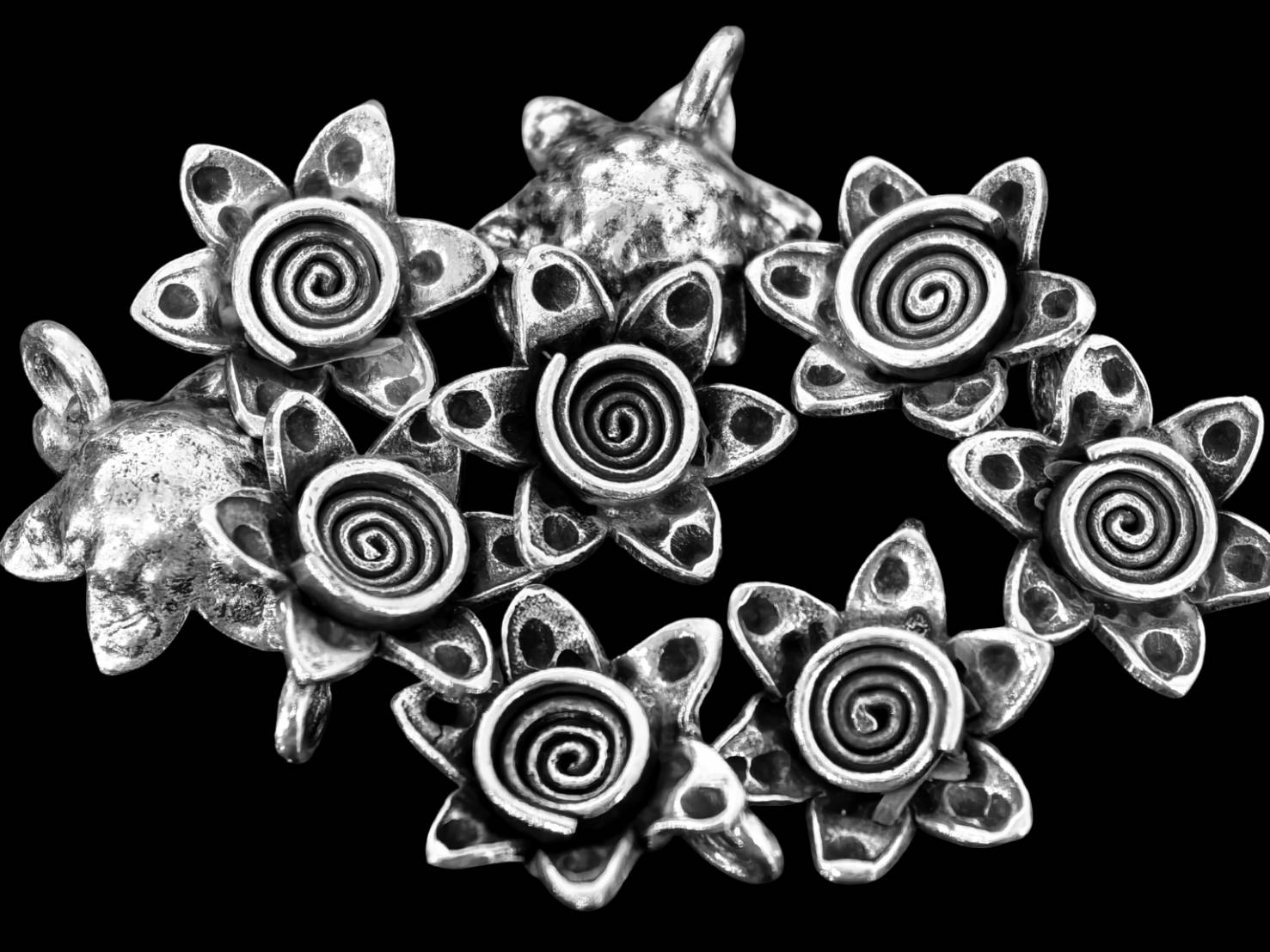 4KH-030 Thai karen hill tribe silver 2 medium wild flower charm