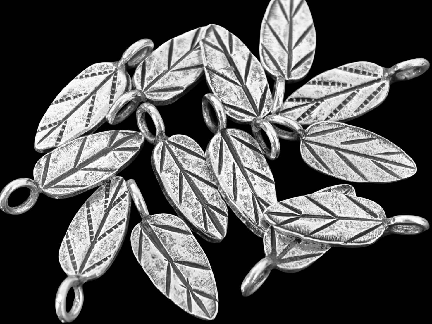 5KH-005 Thai Karen Hill Handmade Tribe Silver 6 Small Leaf Charm