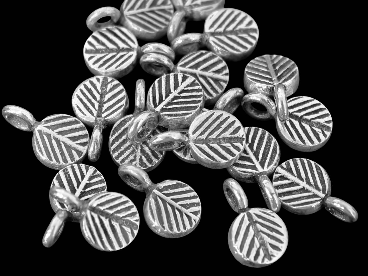 5KH-008 thai karen hill tribe handmade silver 8 small leaf charm