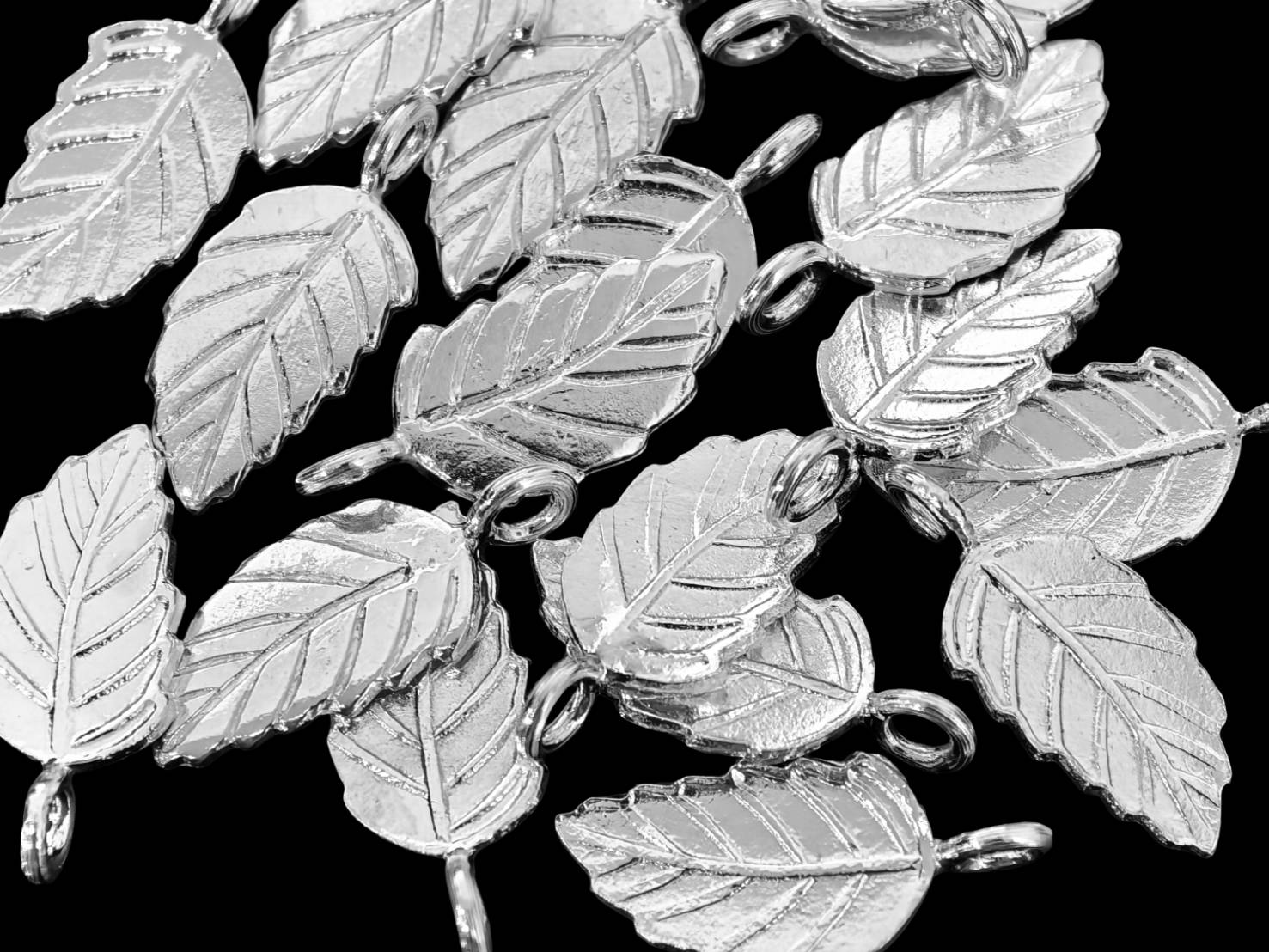 5KH-021 Thai karen hill tribe handmade silver 5 Medium leaf charm