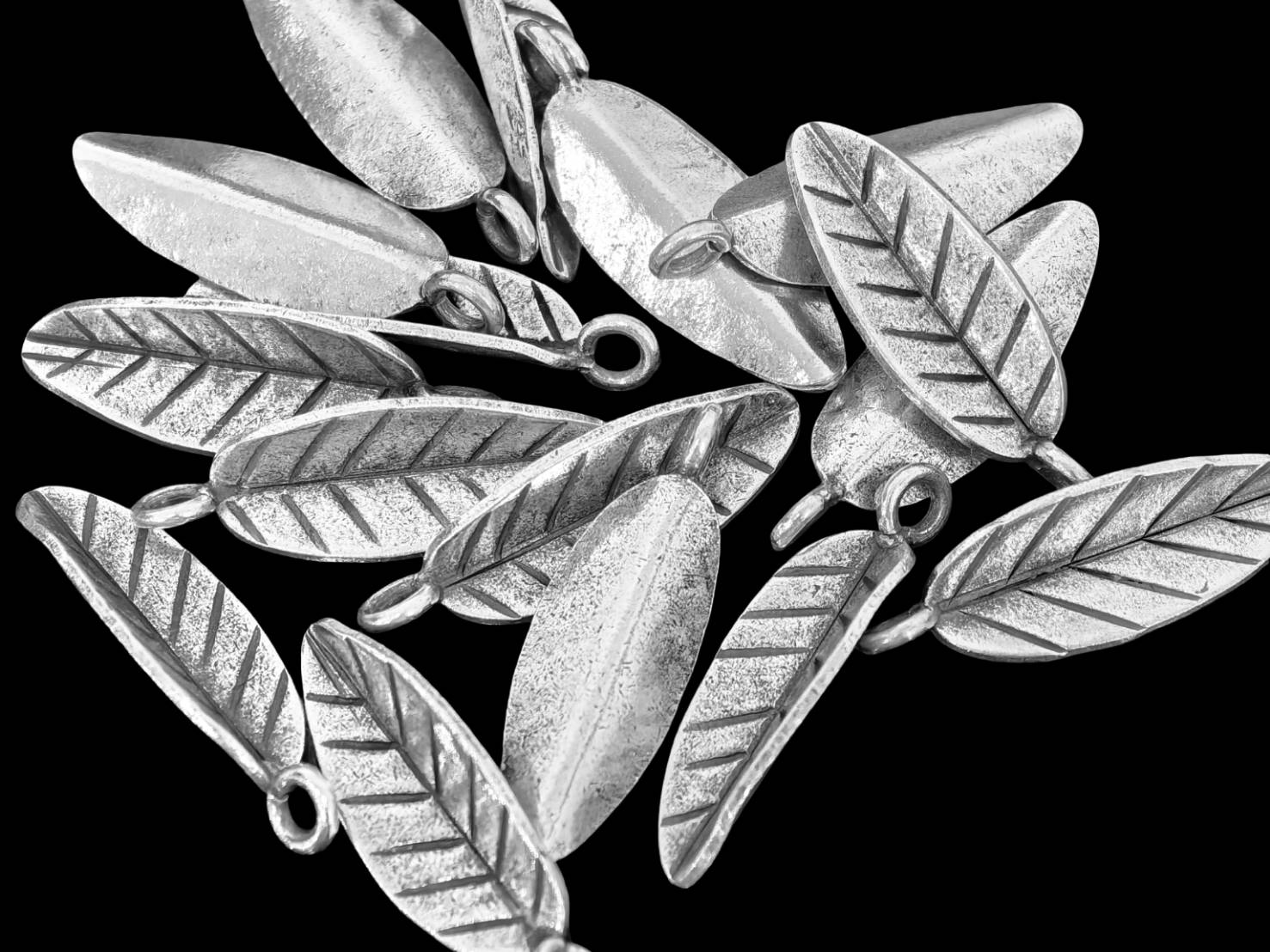 5KH-029 Thai karen hill tribe silver 4 leaf charm