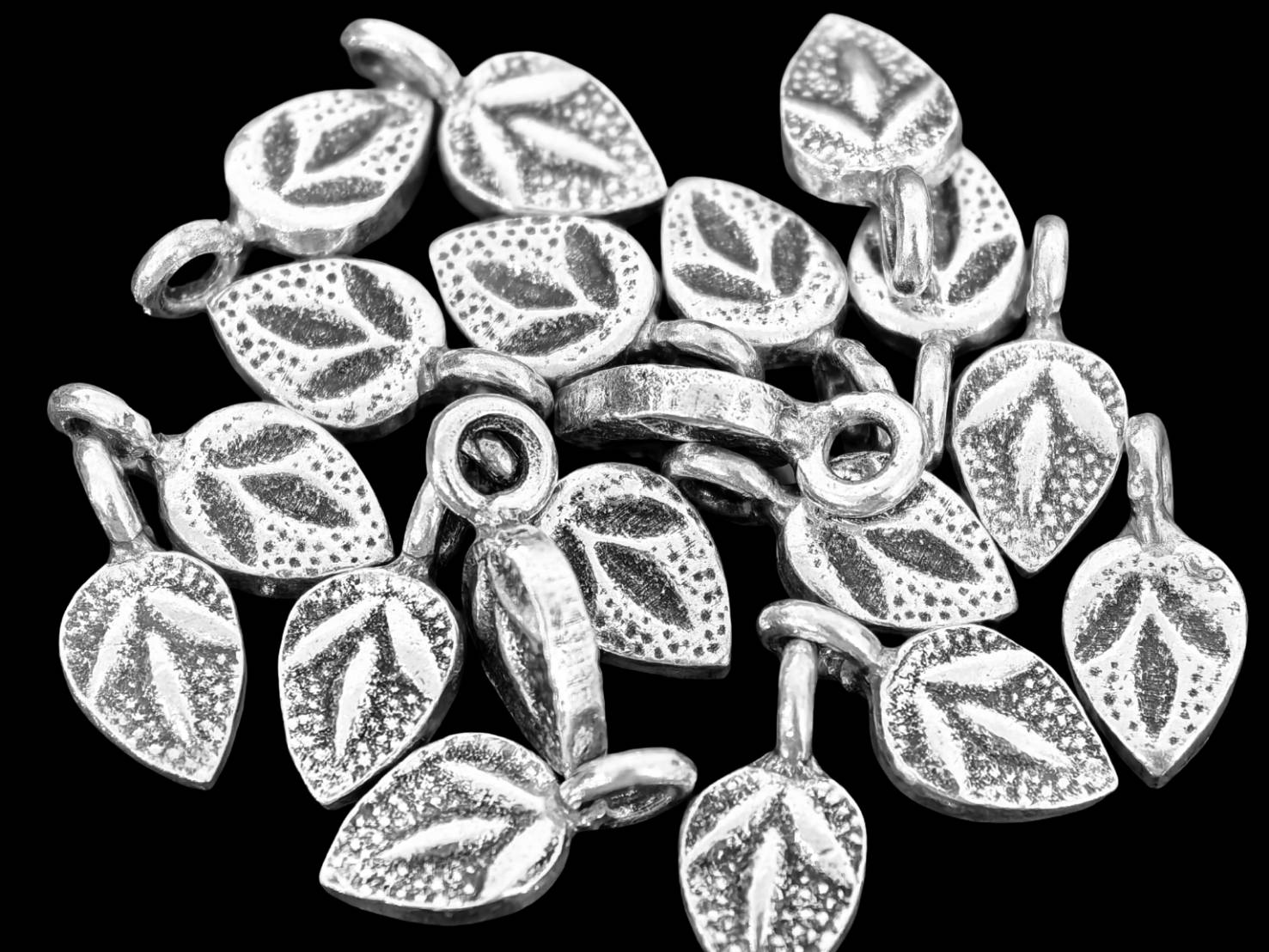 5KH-030 Thai karen hill tribe silver 6 fancy leaf charm
