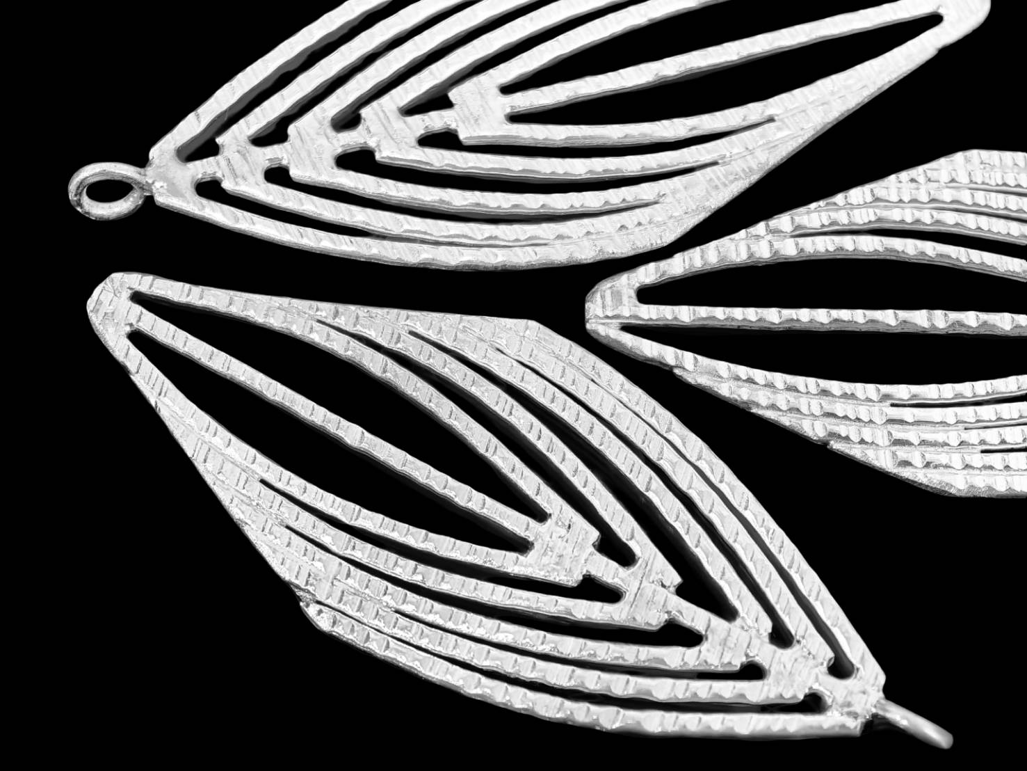 5KH-033 Thai karen hill tribe silver 1 large fancy leaf charm