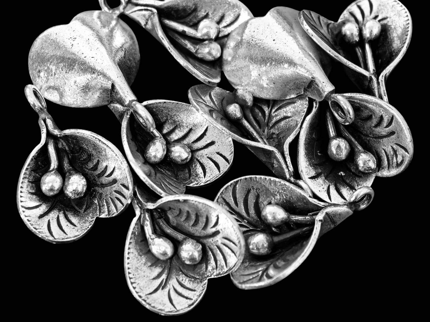 5KH-036 Thai karen hill tribe silver 2 fancy flower heart shape charm