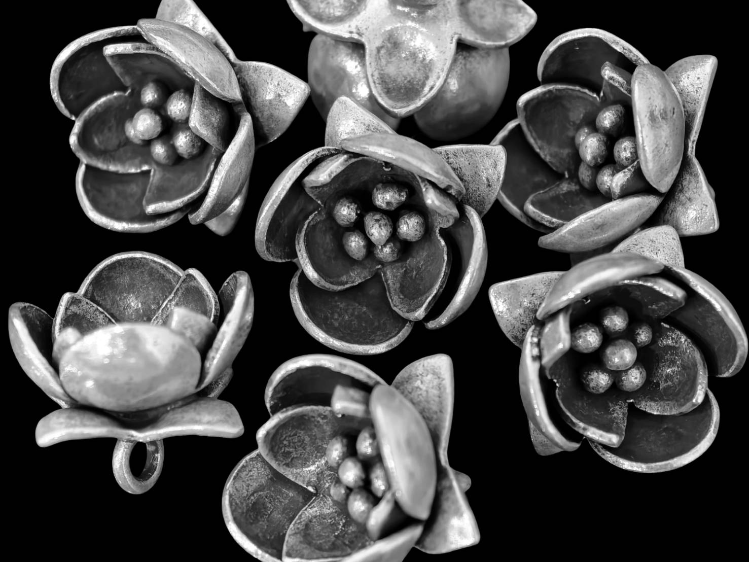 5KH-041 Thai karen hill tribe silver 1 flower charm