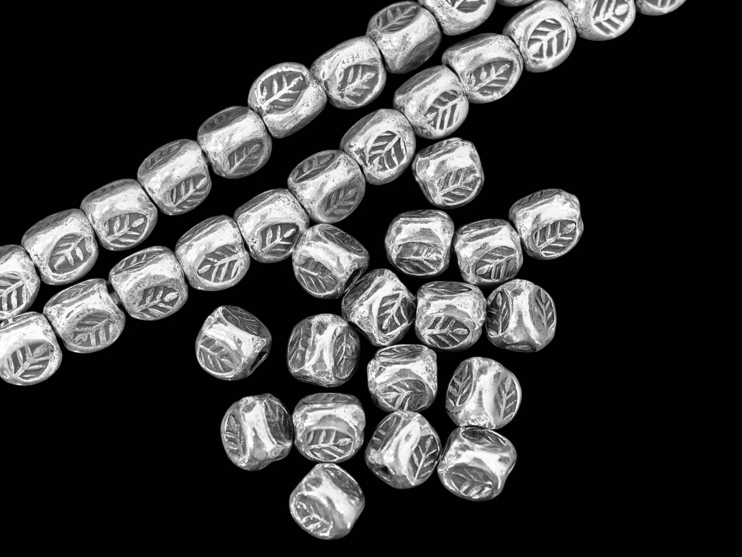 KB-015 Thai karen hill tribe handmade silver 10 triangle leaf print bead