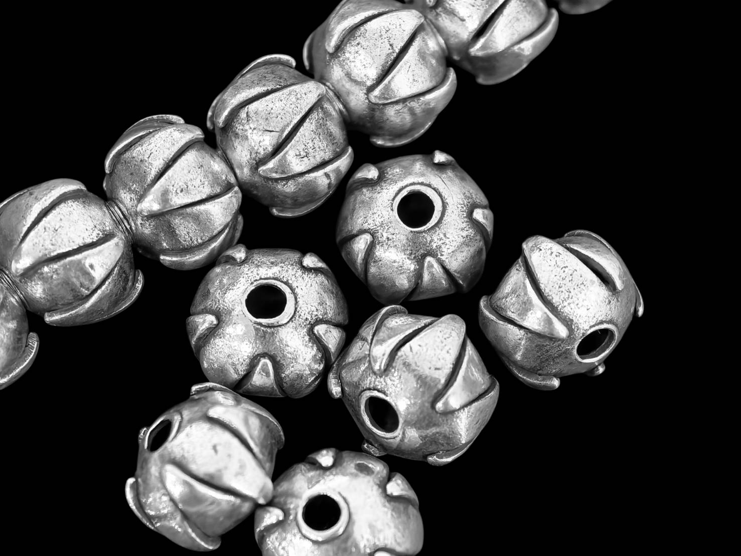 KE-017 Thai karen hill tribe handmade silver 4 leaf print lotus bead