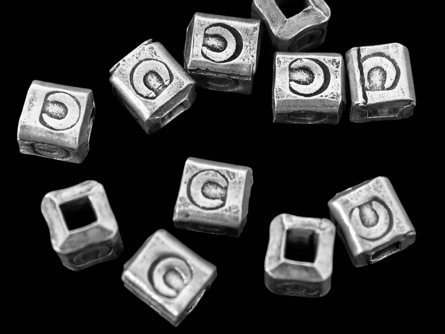 KJ-022 thai karen hill tribe silver 8 fancy print cube bead