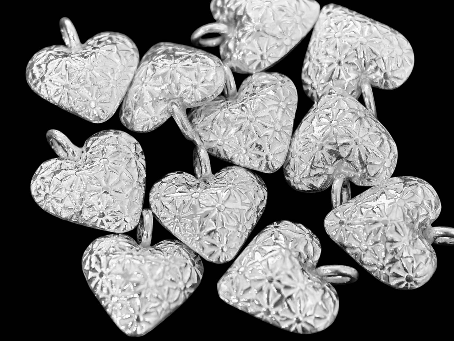 3KH-039 Thai karen hill tribe silver 4 flower print heart puffy charm