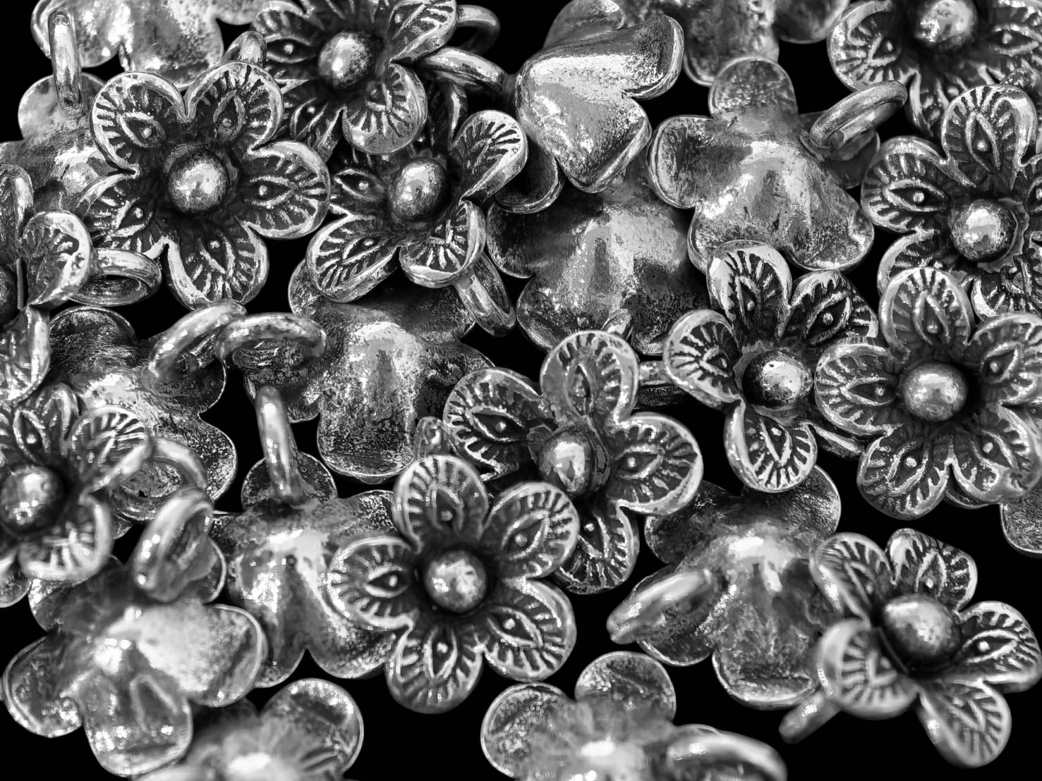 3KH-082 Thai karen hill tribe silver 6 flower charm