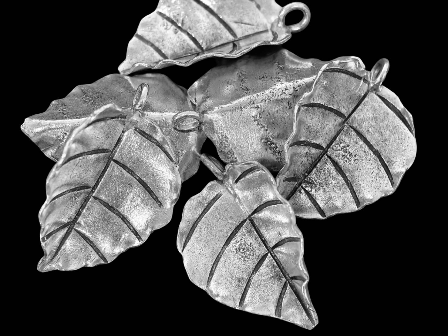 4KH-047 thai karen hill ribe silver 2 leaf charm