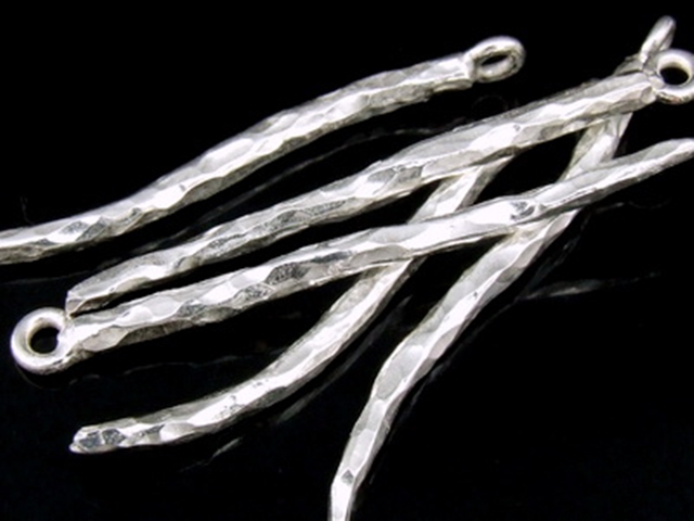 2KH-018 Thai karen hill tribe handmade silver 2 bend bar charm