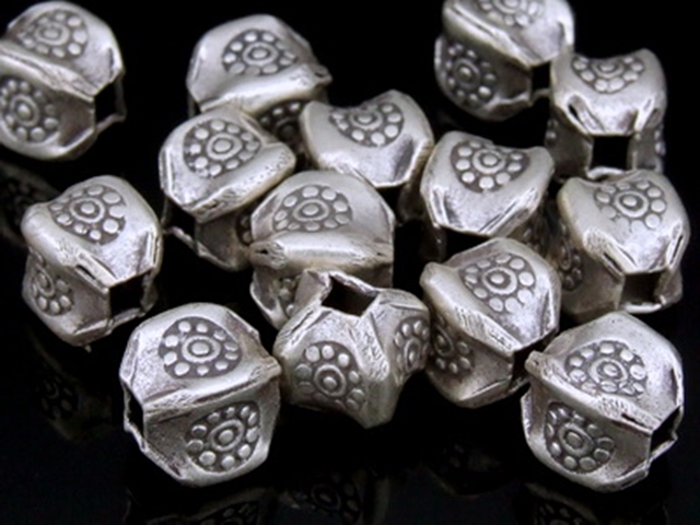KE-005 Thai karen hill tribe handmade silver 8 sun print bead