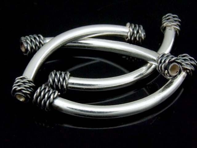 KS-054 Thai karen hill tribe handmade silver 1 black fancy curved tube bead