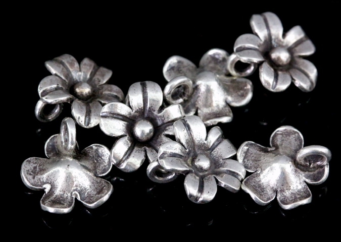 4KH-028 Thai karen hill tribe silver 2 small wild flower charm