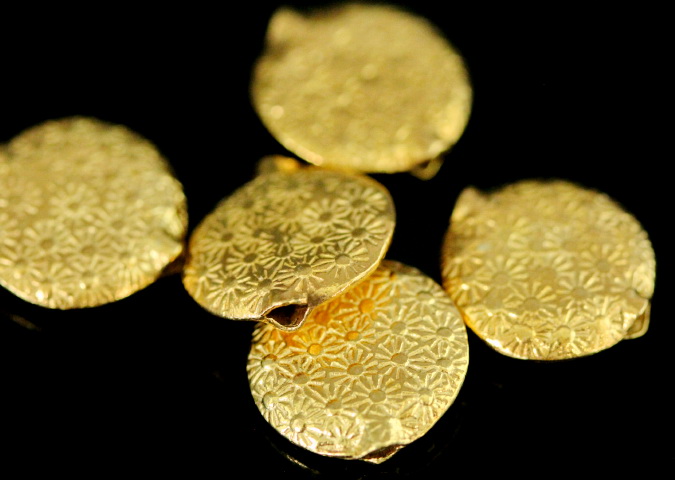 KG-234 Thai karen hill tribe silver 4 gold vermeil daisy print fancy puffy bead