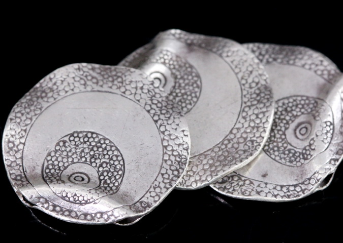 KH-009 Thai karen hill tribe silver 1 large tribesman style bead