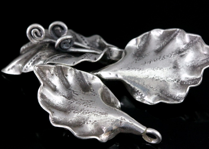 5KH-003 Thai karen hill tribe silver 1 long wild flower charm