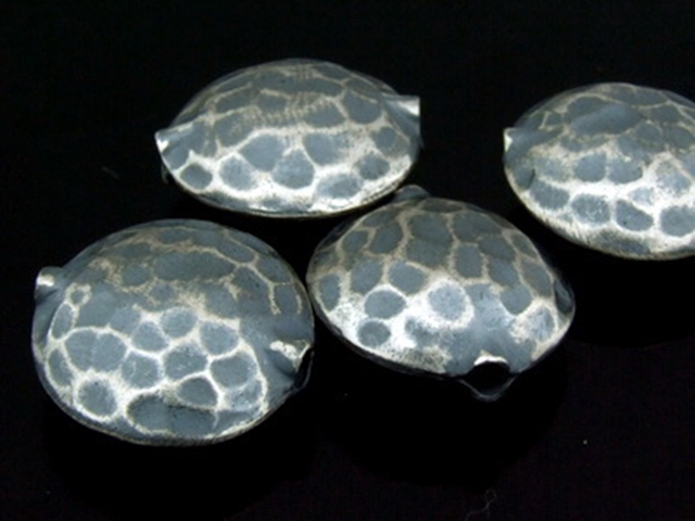 KU-010 Thai karen hill tribe handmade silver 1 black & white ( oxidized ) hammered round puffed bead 