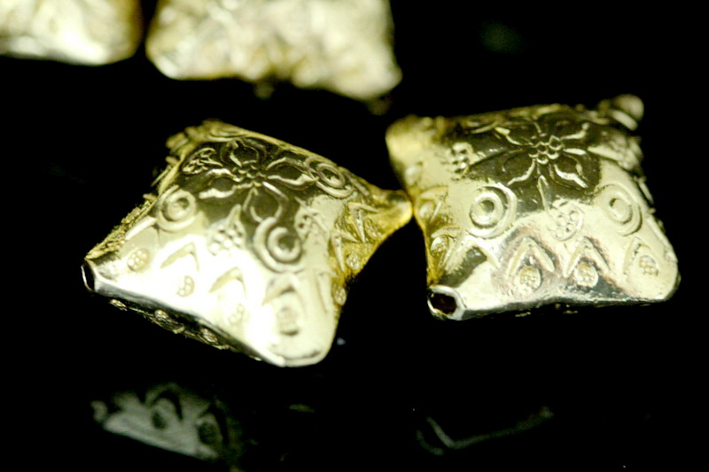 KG-629 Thai karen hill tribe silver 1 gold vermeil fancy square puffy bead