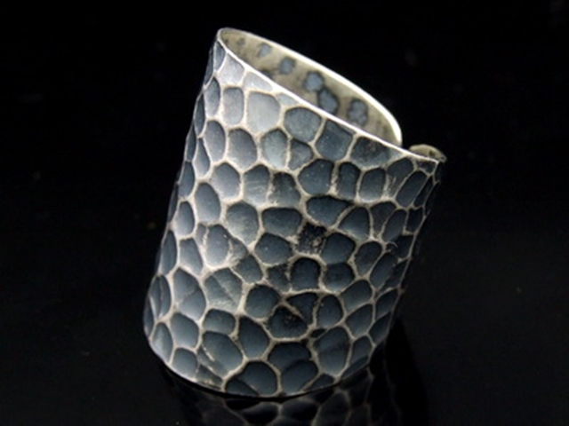 8KH-012 Thai karen hill silver Black&white long hammered polish ring