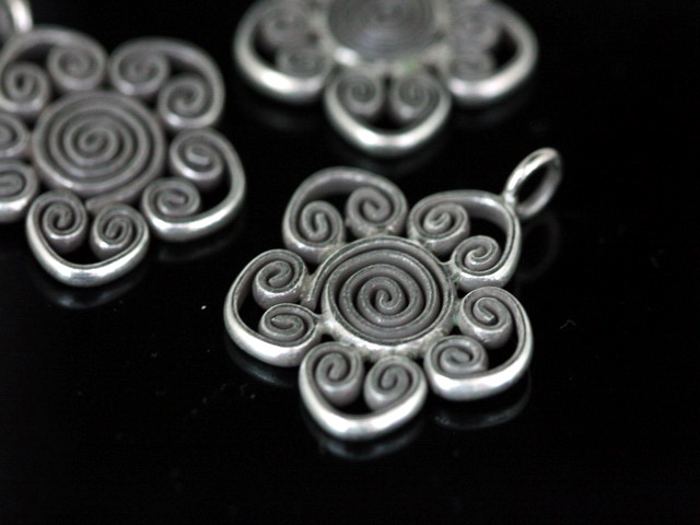 2KH-049 thai karen hill tribe silver 1 swirl wire flower charm
