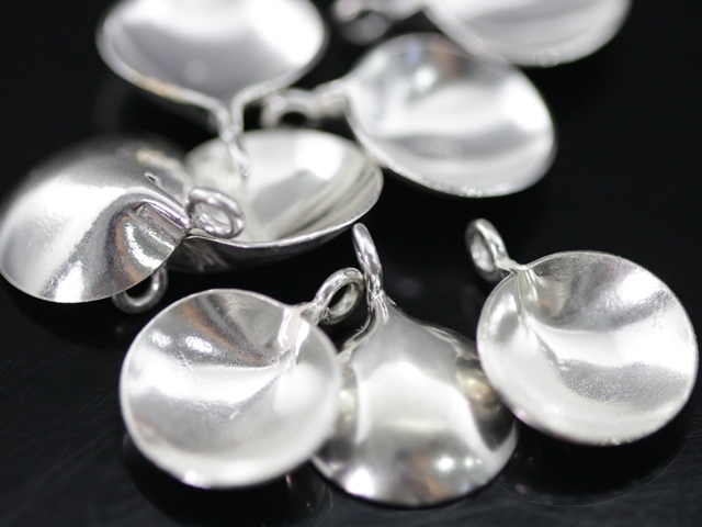 5KH-019 Thai karen hill tribe handmade silver 4 smooth petal charm