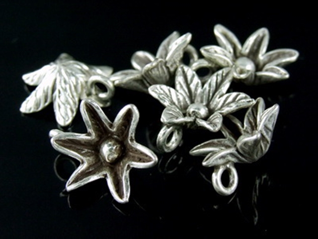 4KH-014 Thai karen hill tribe handmade silver 3 wild flower charm