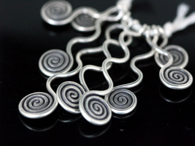 2KH-024 thai karen hill tribe silver 9 swirl wire charm