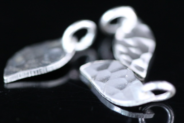 5KH-028 thai karen hill tribe handmade silver 4 small hammer single side leaf shape charm